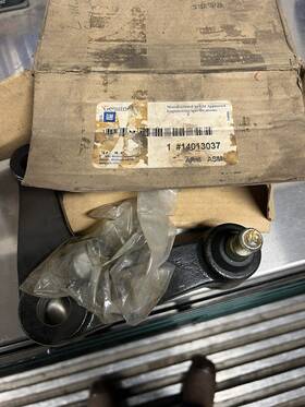 14013037 Gm Nos Oem 1985-1991 P30 P3500 Steering Pitman Arm Driver Side
