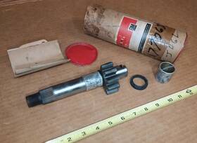 3770638 Gm Nos 60-66 Chevy Pickup Truck Suburban Steering Shaft Pitman Arm Series 10-40