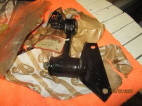 Mt402861 Mitsubishi Nos Idler Arm Various 70s Early 80s Model Cars